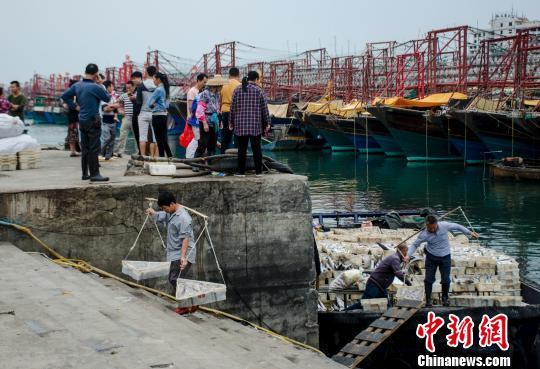 广西渔船一家三口失联事件纪实，搜救行动与等待奇迹的漫长夜晚